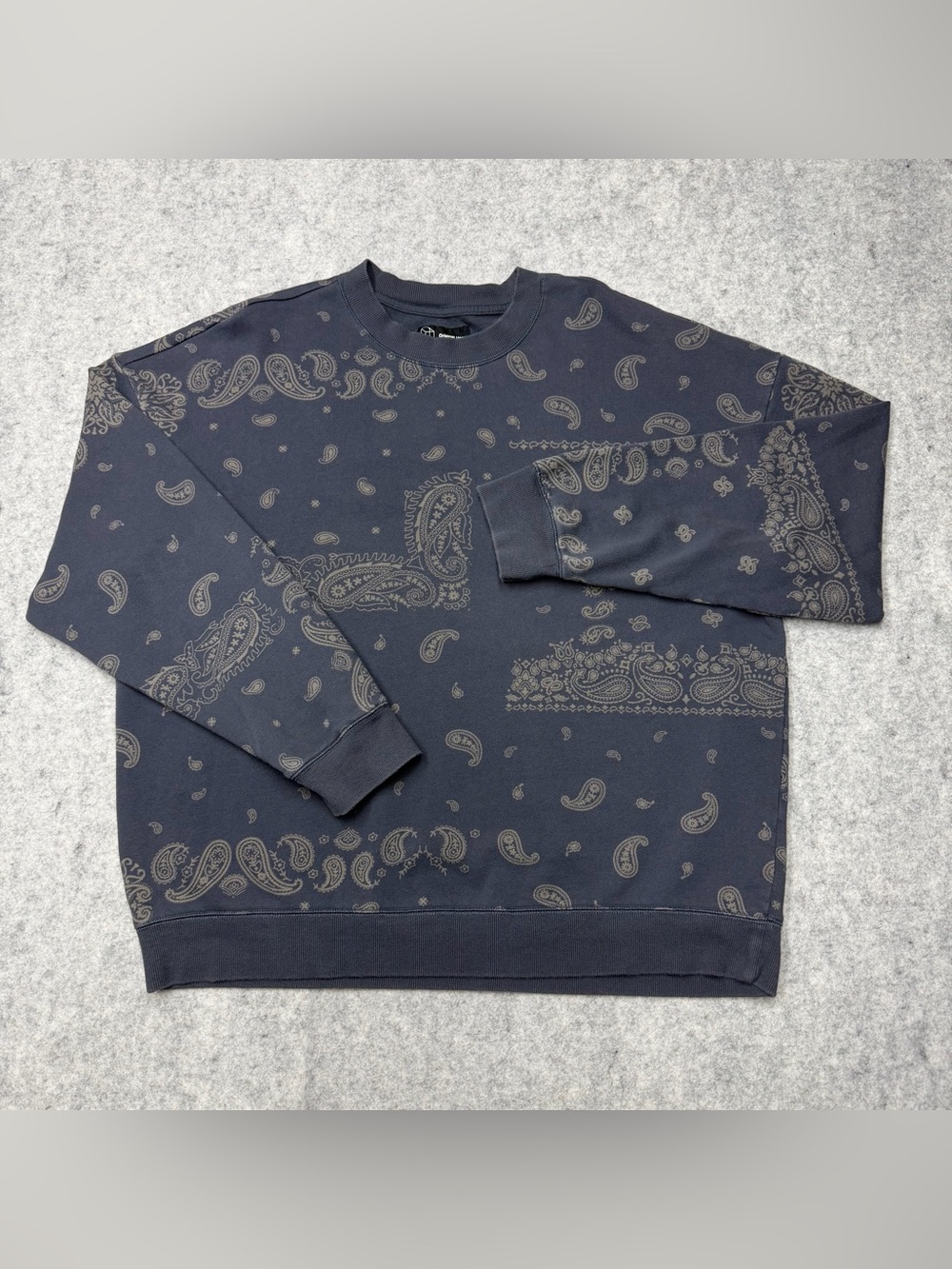 Original Use Paisley Bandana Print Sweatshirt Men's Size L Gray Blue Crewneck
